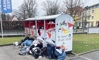 Standort Woerdener Straße: Wegen der Vermüllung baut die ASAN Textilrecycling GmbH ihre Altkleider-Container in Steinhagen ab. - Jonas Damme