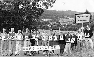Die Anfänge: Die Borgholzhausener Unabhängigen präsentieren ihre Kandidaten. Dabei auch Dierk Bollin (Zweiter, von links), Konrad Upmann (Vierter, von rechts) und Dieter Rerucha (rechts). - Remmert Feldkirch