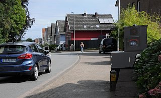 Eine knappe Woche stand der Blitzer Mitte August an der Haller Straße - sehr zur Freude der Anlieger und sehr zum Ärger der Autofahrer: 260 müssen das jetzt teuer bezahlen. - Anja Hanneforth
