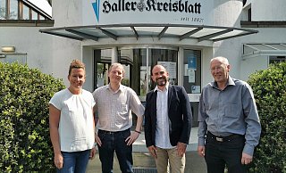 Ein starkes Team und nah am Kunden – von links: Svenja Hüls, Dominik Ehlers, Nicolas Behrens und Peter Sochart sind die Anzeigenexperten des Haller Kreisblatts. - Detlef Hans Serowy