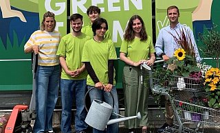 Katharina Wübbeke (Personal, v. l.) und die neuen Auszubildenden Luca Biehsmann, Stefan Hutanu, Katarina Wert und Vera Müller zusammen mit Sebastian Noelle (Geschäftsleitung). - Brockmeyer
