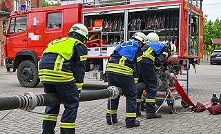 Die Feuerwehr hatte den Brand schnell unter Kontrolle und meldete gegen 0.48 Uhr, dass das Feuer gelöscht war. - Symbolfoto/dpa