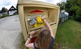 Die neue Altkleider-Richtlinie könnte die Container in der Region ab Januar noch mehr füllen. Ist das ein Fluch oder ein Segen? - Symbolfoto: Andreas Zobe