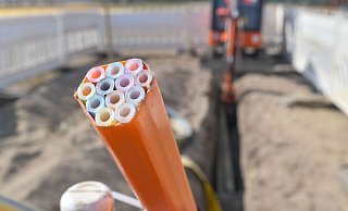 Zwischen 20.000 und 30.000 Euro soll jeder der steuerfinanzierten Anschlüsse im Schnitt kosten. Rund 100 Kilometer Tiefbauarbeiten sind dafür geplant. - picture alliance/dpa