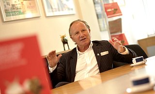 Unternehmer Hans-Ewald Reinert erklärt im Gespräch mit dem Haller Kreisblatt, warum seine neue Aufgabe ihn wieder mehr zum Lernenden werden lässt. - Nicole Donath