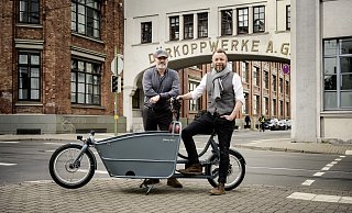 Axel Böse und Matthias Wittich, Fahrradexperten aus Bielefeld, organisieren das Zweirad-Outlet im Berghotel Quellental in Steinhagen. - RUTHE