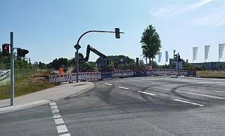 Auf der Höhe von Nagel im Interkommunalen Gewerbegebiet Borgholzhausen/Versmold steht der Bagger. - Andre Schneider