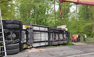 Nahe der A33 sorgte ein Lkw-Unfall für eine lange Sperrung. Der Vorfall zwichen Versmold und Borgholzhausen warf einige Fragen auf. - Andre Schneider