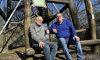 Ernstfried und Hendrik Schaefer vermissen die Luisenturm-Wirtin Ute Schaefer noch immer. - Anke Schneider