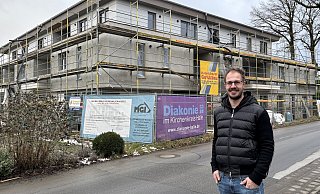 Jannic Minnecker, MGI-Geschäftsführer, blickt nach dem verheerenden Feuer wieder optimistisch nach vorne und lädt zum Tag der offenen Baustelle nach Bockhorst. - Tasja Klusmeyer