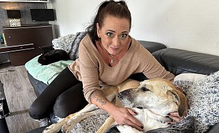 Alles wieder gut. Nach der Behandlung durch die Tierärztin geht es Enna schon wieder deutlich besser. Und Laura Lindemann ist beruhigt. - Heiko Kaiser