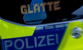 Glatteis sorgte am Freitagabend für zwei schwere Unfälle auf der A33 - Rolf Vennenbernd/dpa