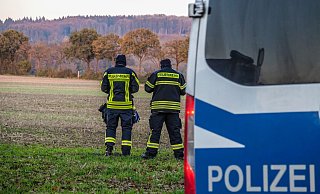 Die Feuerwehr unterstützt per Drohne aus der Luft die Suche. - Paul Brinkmann