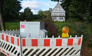 Internet bis ins letzte Tal: Hier einer der neu errichteten Verteilerkästen in Wichlinghausen in der Nähe des Spiekerhofs. Von ihnen aus erfolgt der Ausbau des Netzes bis in die einzelnen Häuser. - Andreas Großpietsch