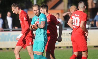 Peckelohs Torwart Guiliano Rodehutskors und seine Mitspieler stehen auf einem Abstiegsplatz. Am Sonntag gegen Theesen soll unbedingt ein Sieg her. - Dennis Bleck
