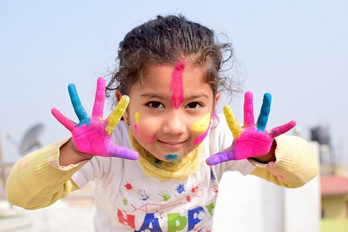 Im Museum wird's beim Kindergeburtstag bunt. - © Pixabay
