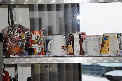 Jedem die Seine: Stammkunden trinken ihren Kaffee aus eigener Tasse. - © Heiko Kaiser