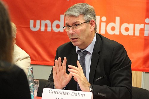 Klare Position: Christian Dahm (MdL) spricht sich deutlich für die rasche Abschaffung der Straßenausbau-Gebühren aus. - © Alexander Heim