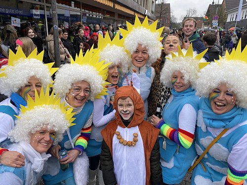 Am Karnevalssonntag findet in Harsewinkel der große Umzug durch die Innenstadt statt. - © Burkhard Hoeltzenbein