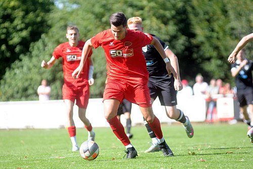 Dimitrios Nemtsis fällt schon seit Wochen wegen einer Knieverletzung aus. Der Stürmer wird beim SC Peckeloh schmerzlich vermisst. - © Dennis Bleck