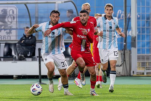 Nassim Boujellab (Mitte), hier bei der 2:3-Niederlage am vergangenen Sonntag im Spiel bei 1860 München, ist beim TSV Havelse Stammspieler. - © IMAGO/Eibner