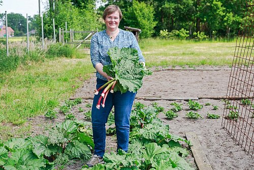 Asgard Knehans-Gläser hat jede Menge Einmach- und Einlege-Rezepte für Hobbyköche parat. Aktuell stehen Erdbeeren und Rhabarber frisch vom Feld hoch im Kurs. - © Andre Schneider