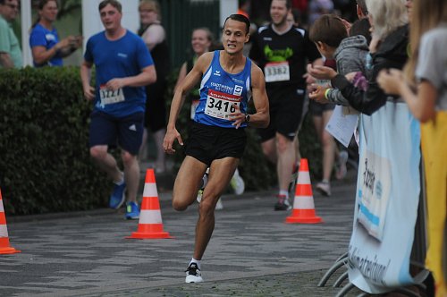 Adam Janicki siegt über 5.000 Meter. - © Claus Meyer