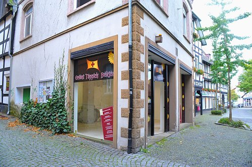 Steht jetzt leer: Der „schlechte bauliche Zustand“ bewog Bernhard Seeger zum vorzeitigen Auszug aus der Bahnhofstraße 7. - © Nicole Donath