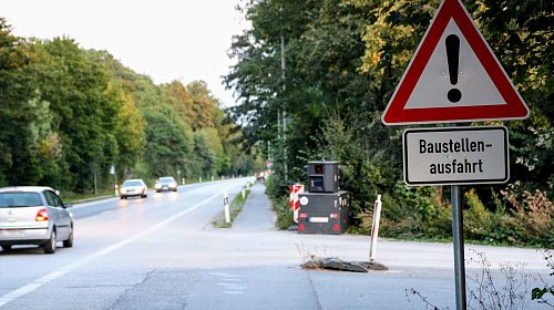 Kommen hier überhaupt noch Lkw heraus? Als hier der Sand für die A33 abgefahren wurde, wechselten viele Lkw auf die Osnabrücker Straße. - © Jens Reichenbach