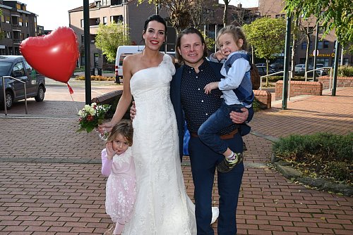 Die Zweitplatzierten: Sabrina Schüler und Denis Mann gaben sich im Beisein von Ayden-Noah und Mia-Sophie das Jawort. - © Jonas Damme