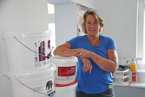 Maler-Meisterin Anja Nierhoff-Install schließt ihren Familienbetrieb in Steinhagen. - © Frank Jasper