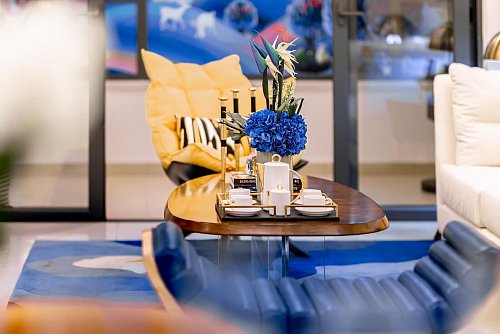 In Möbel-Outlets finden Kunden neben Polstermöbeln auch Dekoration und Elektroartikel. - © Symbolbild: Pixabay