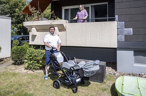 Ein Balkonlift: Den wünschen sich Paulina und Radoslaw Smieszniak hier sehnlichst. - © Jörg Dieckmann