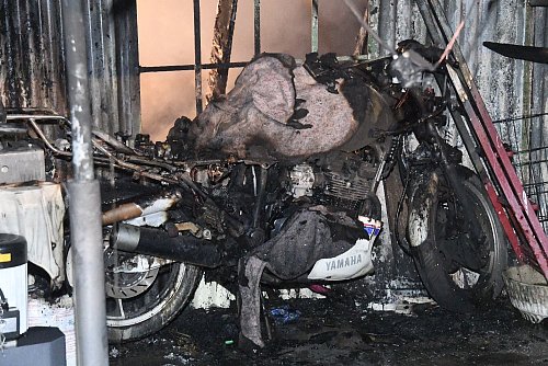 Ein Motorrad wurde komplett zerstört. - © Andreas Eickhoff