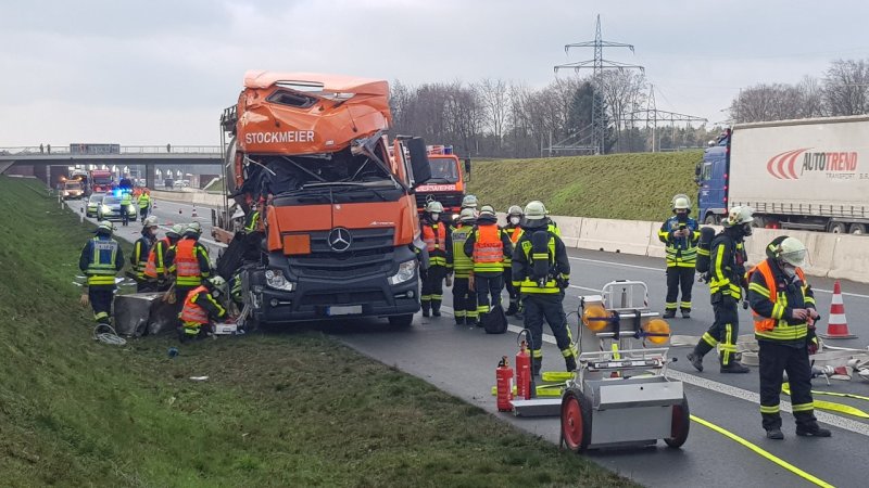 Lkw muss bremsen: Unfall auf der A33 in Steinhagen | Haller Kreisblatt