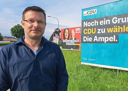 Sascha Morgenstern ist Experte für Körpersprache und Kommunikation. Für das "Haller Kreisblatt" hat er bereits 2024 Plakate für die Europawahl analysiert. - © Melanie Wigger