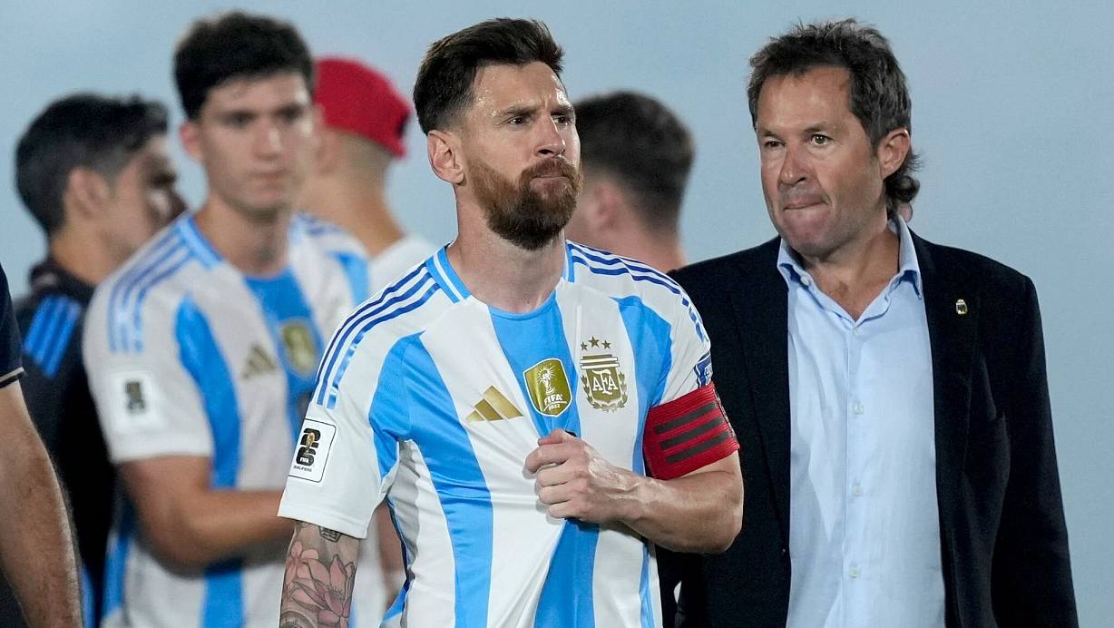 Messi war sauer nach dieser Niederlage. | © Jorge Saenz/AP/dpa