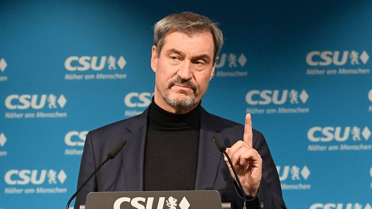 Das Deutschlandticket ist für Markus Söder auf Dauer nicht mehr finanzierbar. (Archivbild) | © Felix Hörhager/dpa