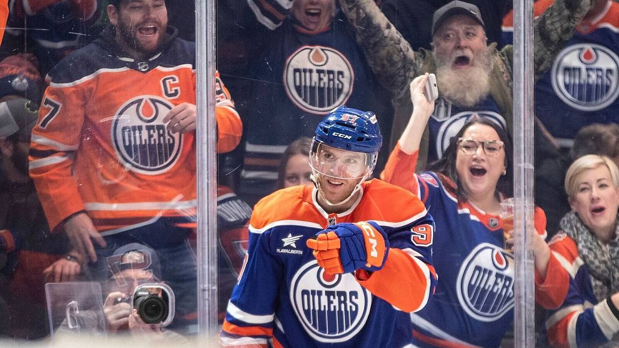 Connor McDavid erreicht mit seinem 1000. Scorer-Punkt einen Meilenstein. | © JASON FRANSON/The Canadian Press/AP/dpa