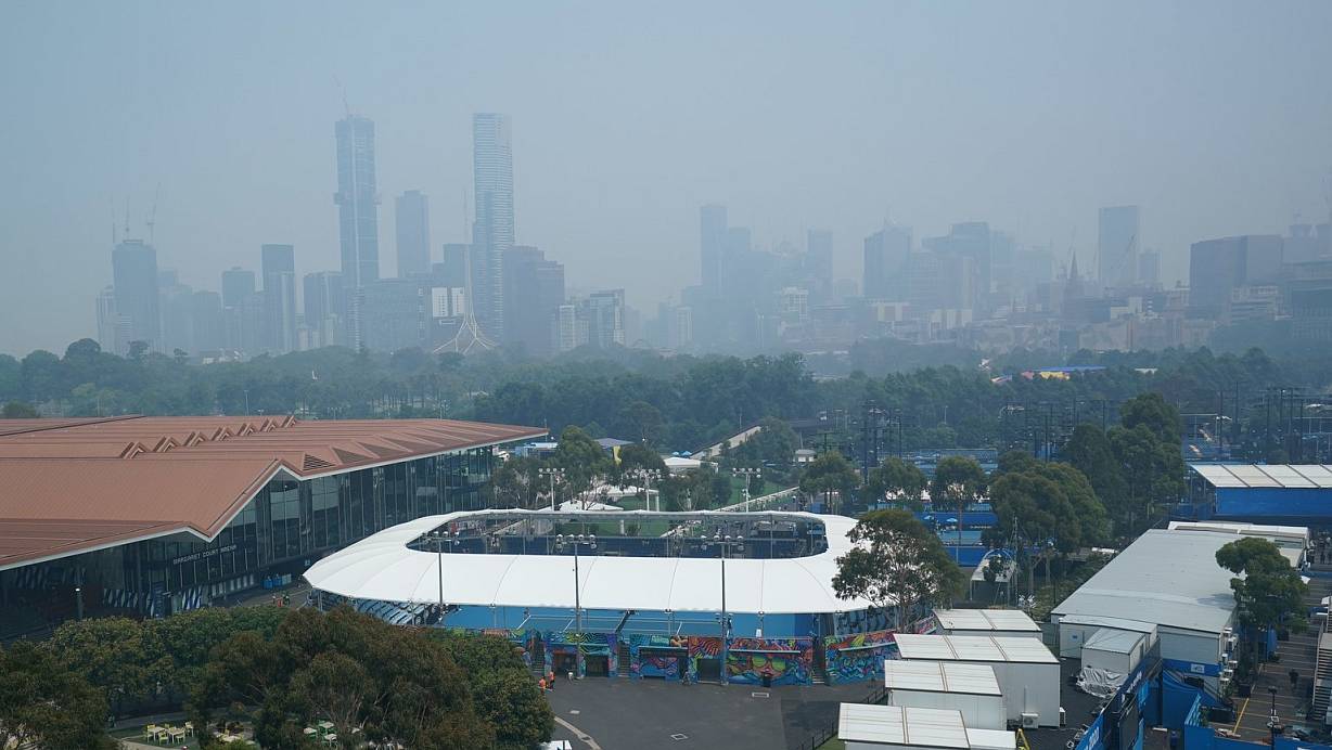Die Buschbrände machen auch den Tennisspielern in Melbourne zu schaffen. | © Foto: Michael Dodge/AAP/dpa
