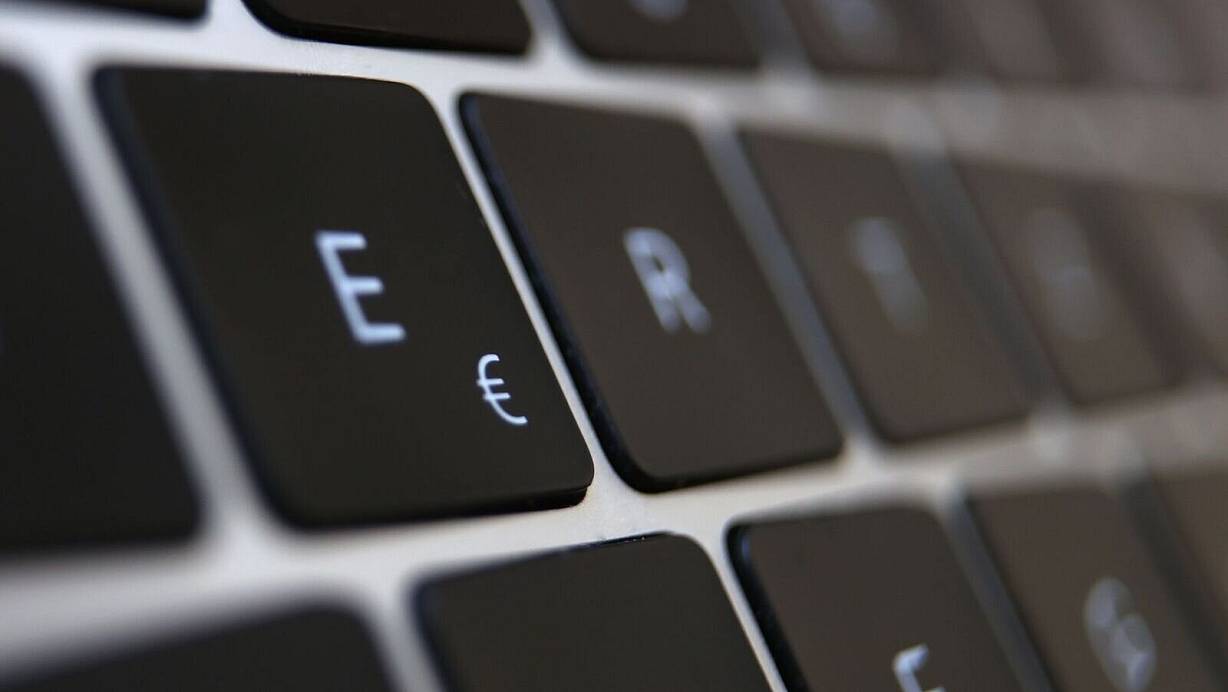 Der digitale Euro soll laut EZB und EU-Kommission eine Ergänzung zu Schein und Münze, kein Ersatz für Bargeld. | © Karl-Josef Hildenbrand/dpa