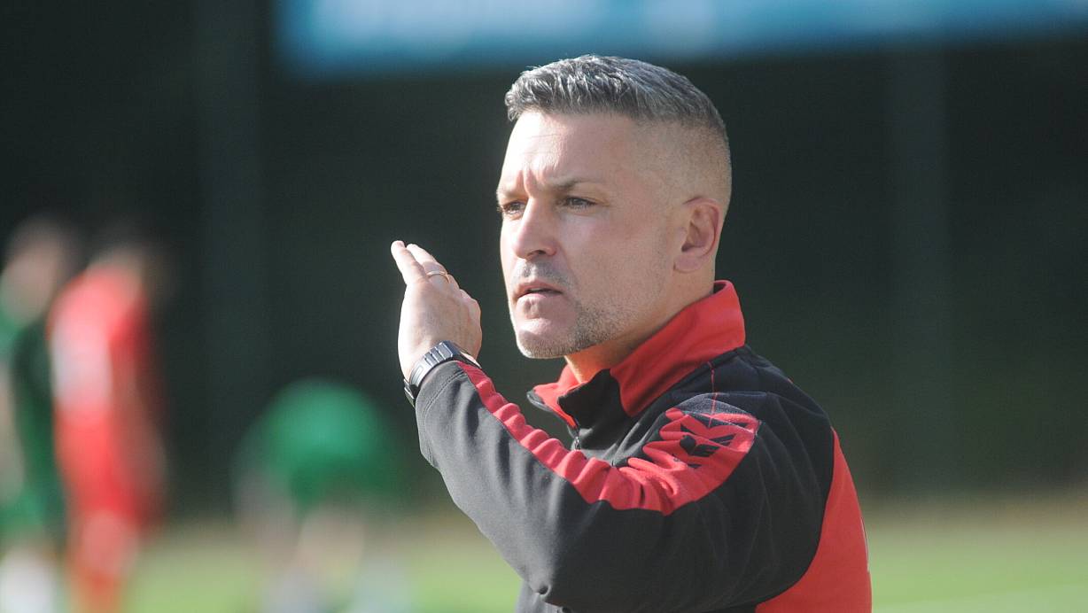 SC Peckelohs Trainer Vito Lombardi war nach Abpfiff enttäuscht und fassungslos | © Dennis Bleck