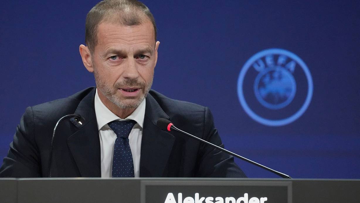 Dass europäische Liga-Clubs ihre Spiele auf anderen Kontinenten austragen, will UEFA-Präsident Aleksandar Ceferin nur im Ausnahmefall akzeptieren. (Archivbild) | © Darko Vojinovic/AP/dpa
