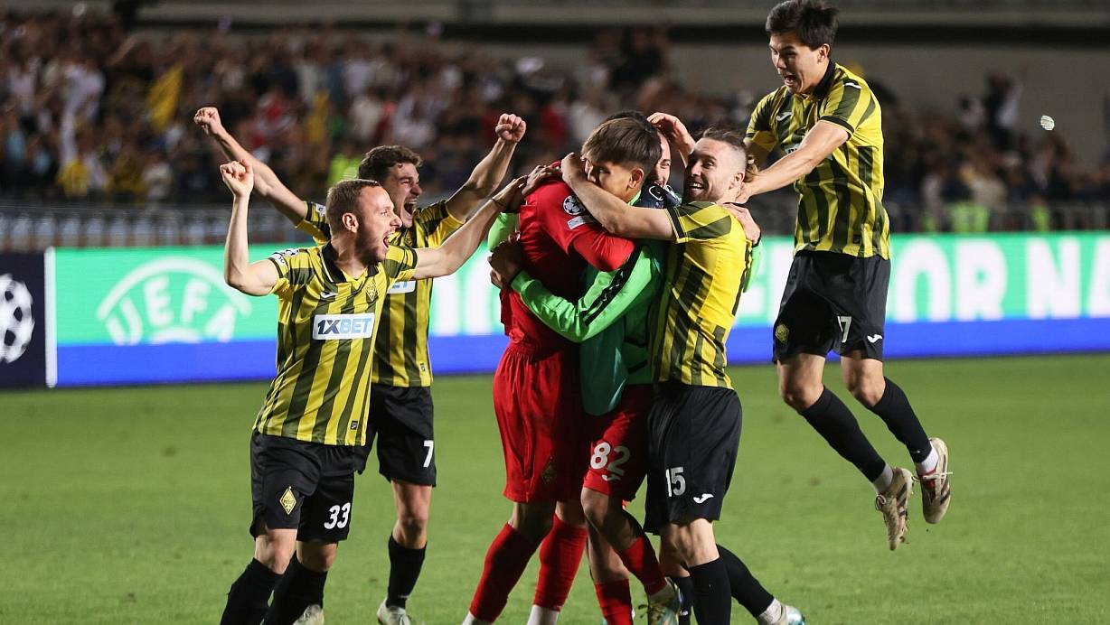 Der Club aus Kasachstan spielt zum ersten Mal in der Champions League. | © Alikhan Sariyev/AP/dpa