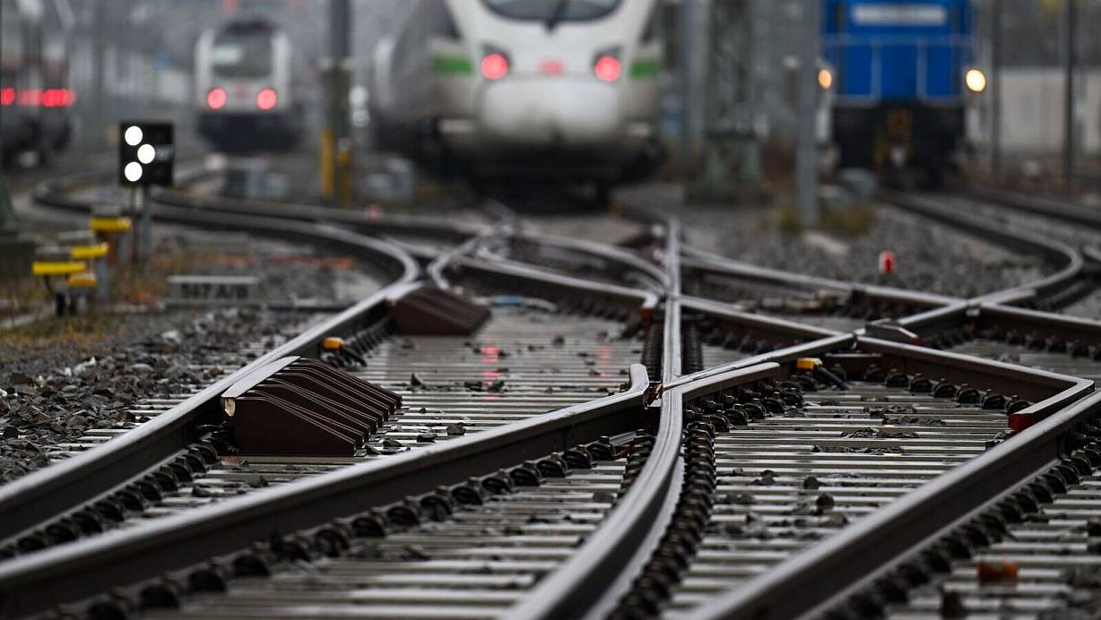 Was die Bahn in Deutschland, ist in Frankreich etwa die SNCF oder in Spanien Renfe. | © Hendrik Schmidt/dpa