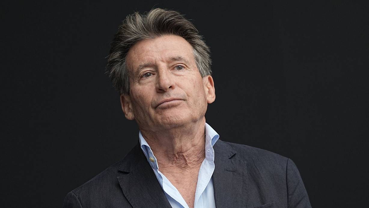 Sebastian Coe, Präsident des Leichtathletik-Weltverbandes, verteidigt die Geschlechtertests für Frauen vor der WM. (Archivbild) | © Michael Kappeler/dpa