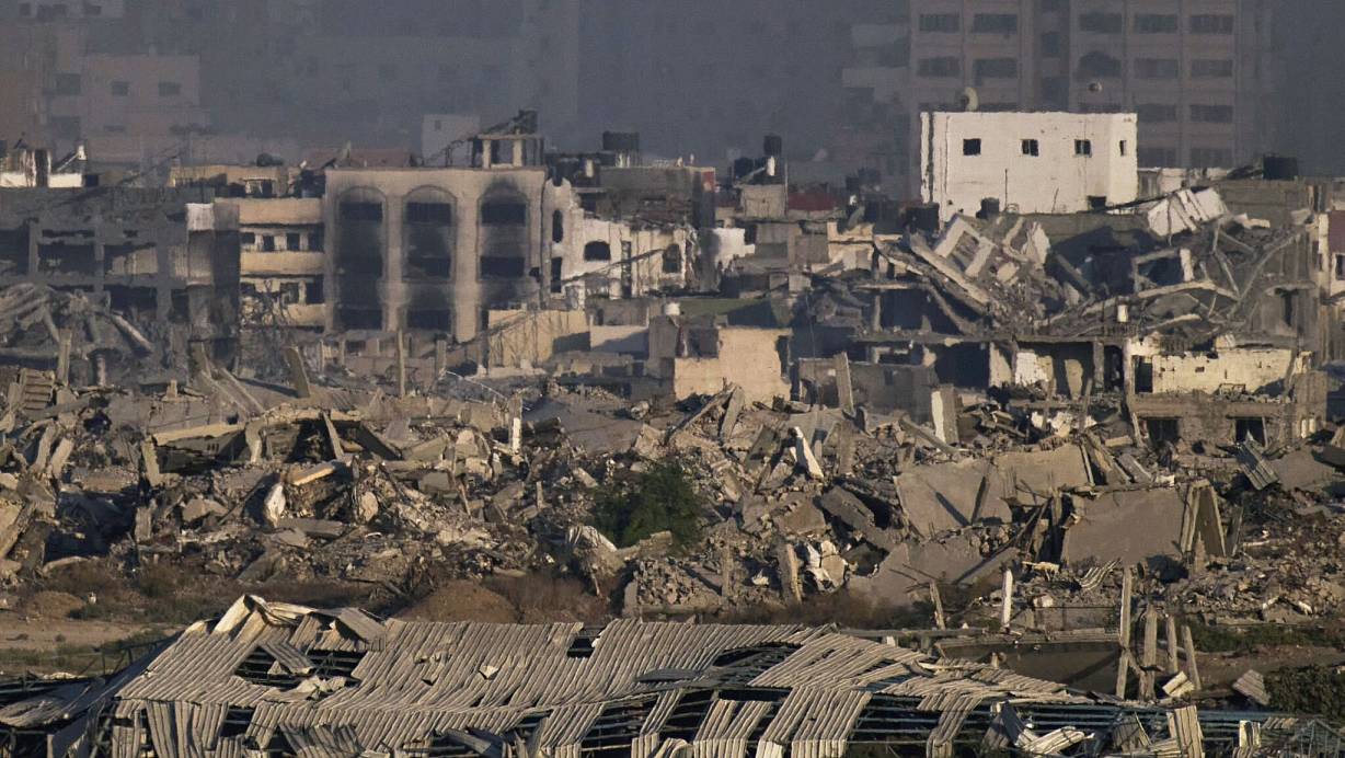 Wegen der katastrophalen Lage im Gazastreifen hat die EU-Kommission eine Einschränkung der Zusammenarbeit mit Israel vorgeschlagen. | © Leo Correa/AP/dpa