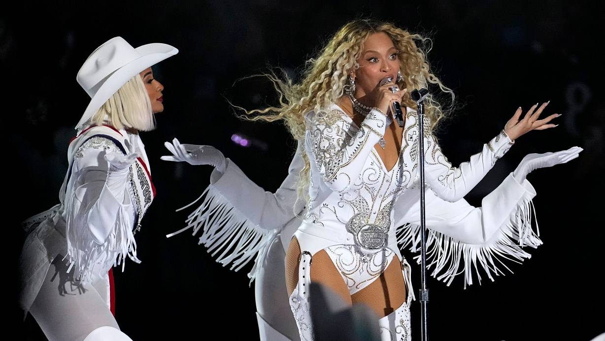 Superstar Beyoncé hat für ihre Halbzeitshow beim NFL-Spiel in Houston einen Sonder-Emmy als Kostümdesignerin gewonnenen. (Archivbild) | © David J. Phillip/AP/dpa