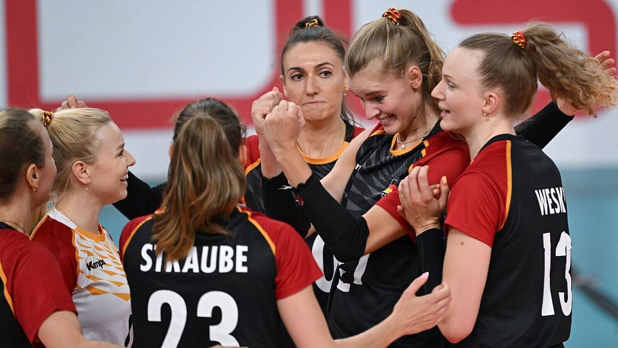 Das deutsche Team schafft einen Sieg zum Auftakt. (Archivbild) | © Arne Dedert/dpa