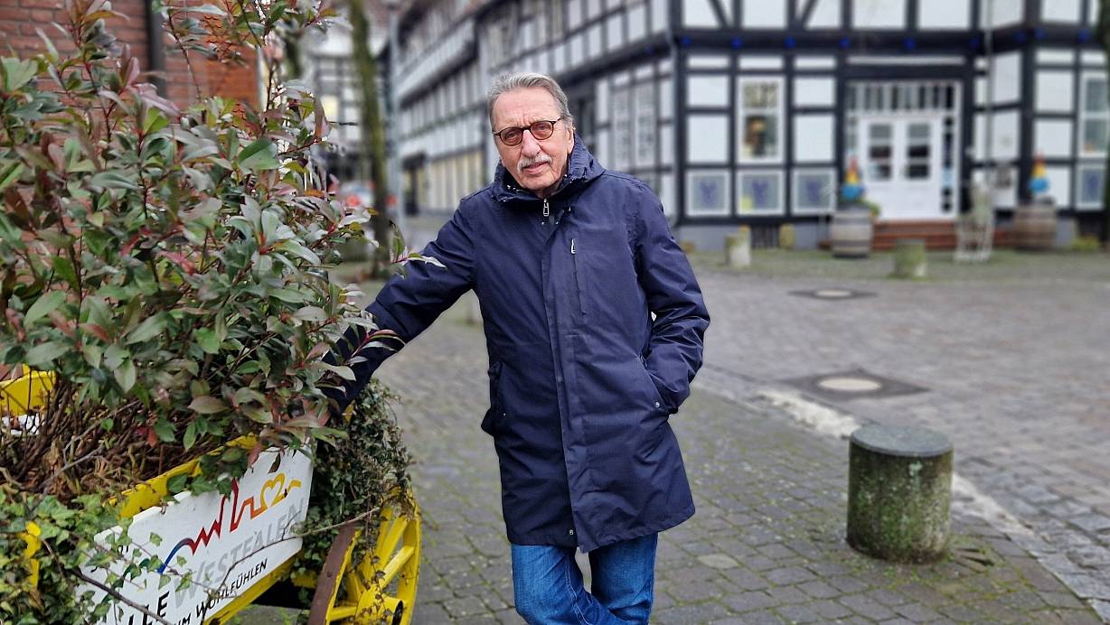 Frank Hofen feiert am 14. Januar 2025 seinen 80. Geburtstag. Ans Aufhören denkt er jedoch noch lange nicht. | © Uwe Pollmeier